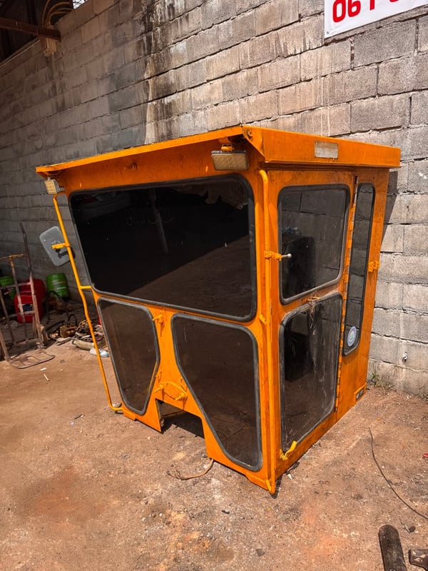 ตู้เก๋งรถเกรด CAT140G มือสอง 