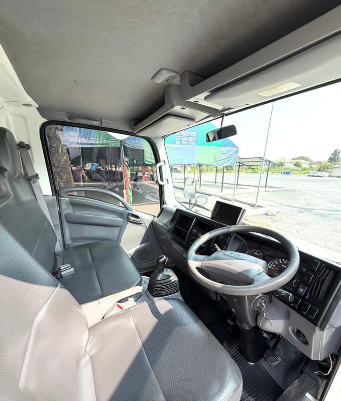 รถ ISUZU NLR 130 แรง ปี 2564  (รถห้างแท้ )  #ตู้แห้ง10บาน ยาว3.20 ม.กว้าง 1.90 ม. รถสวยมาก มือเดียว