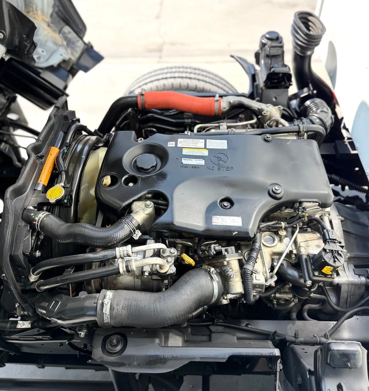 รถ ISUZU NLR 130 แรง ปี 2560 รถห้างแท้(4 ล้อไม่ติดเวลา) ตู้แห้ง ยาว 3.30 ม. กว้าง1.85 ม. 