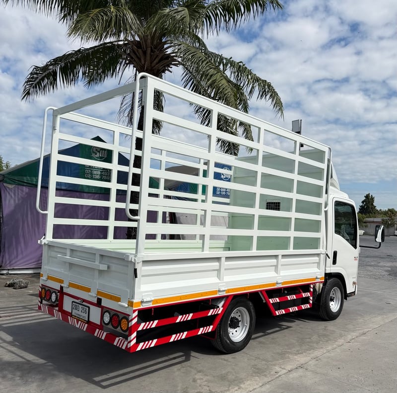 รถ ISUZU NLR 130 แรง ปี 2564  (รถห้างแท้ )  มือเดียว สวยมาก  กะบะเหล็กคอกสูง  ยาว 3.50 ม.กว้าง 1.90 ม.