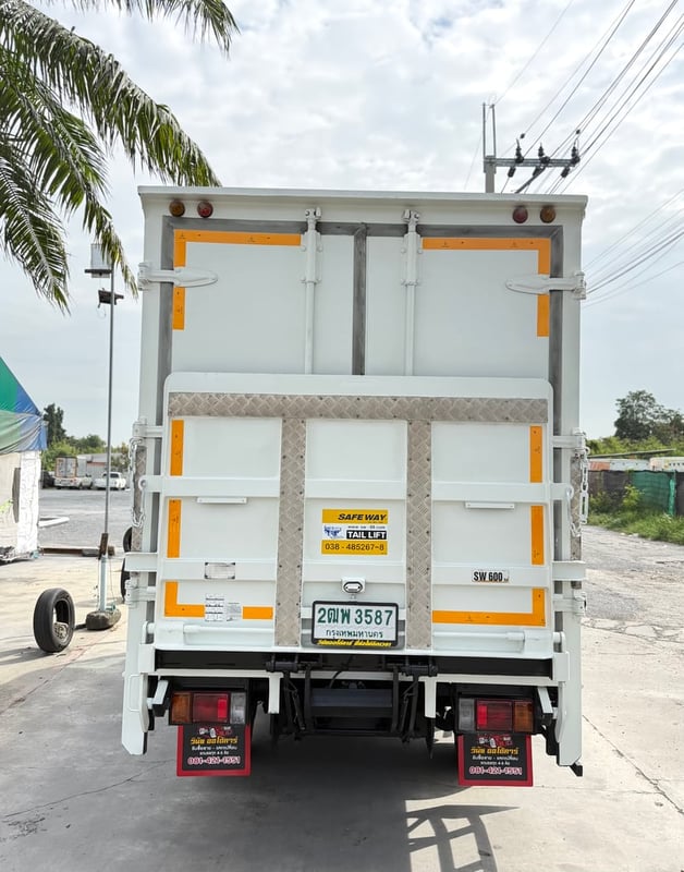ISUZU NLR 130แรงม้า รถบรรทุก 4 ล้อไม่ติดเวลา ตู้แห้งท้ายลิฟท์ ปี 2562 เลขไมล์ 62,730 กม. ISUZU NLR 130แรงม้า รถบรรทุก 4 ล้อไม่ติดเวลา ตู้แห้งท้ายลิฟท์ ปี 2562 เลขไมล์ 62,730 กม.