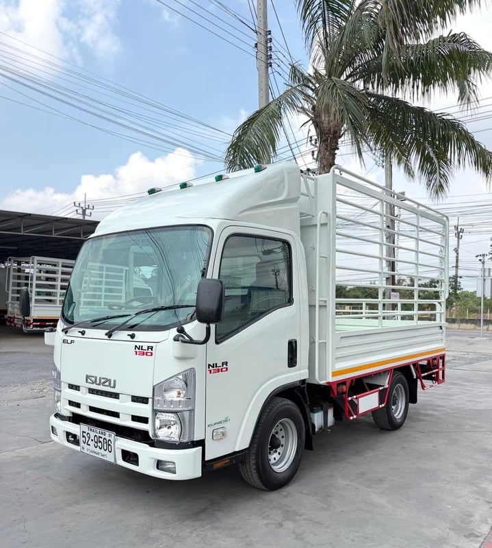 รถ ISUZU NLR 130 แรง ปี 2555 รถห้างแท้  (4 ล้อไม่ติดเวลา) กะบะคอกสูง ยาว 3.30 ม.กว้าง 1.90 ม. รถมือเดียว สวยมาก