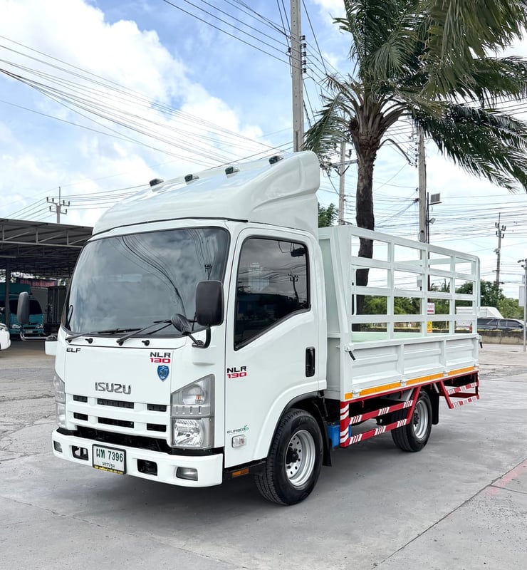 รถ ISUZU NLR 130 แรง ปี 2560 (รถห้างแท้ ) (4 ล้อไม่ติดเวลา) รถสวย มือเดียว  กะบะคอกสูง ยาว3.50 ม. กว้าง1.90 ม. สูง 1.50 ม.  