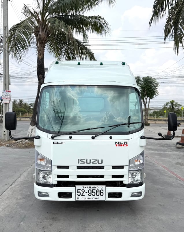 รถ ISUZU NLR 130 แรง ปี 2555 รถห้างแท้  (4 ล้อไม่ติดเวลา) กะบะคอกสูง ยาว 3.30 ม.กว้าง 1.90 ม. รถมือเดียว สวยมาก