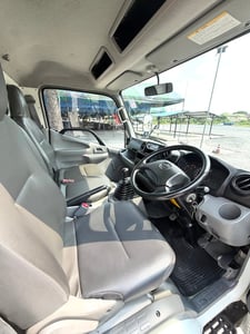 รถ HINO 300 ATOM ( 4 ล้อป้ายเล็กไม่ติดเวลา) ปี 2561  รถสวย ไมล์น้อย มือเดียว  ออกจากห้าง