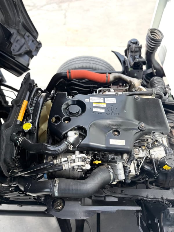รถ ISUZU NLR 130 แรง ปี 2555 (รถห้างแท้ ) (4 ล้อไม่ติดเวลา)  กะบะคอกสูง ยาว3.50 ม. กว้าง1.90 ม. สูง 2.00 ม.  รถสวย มือเดียว