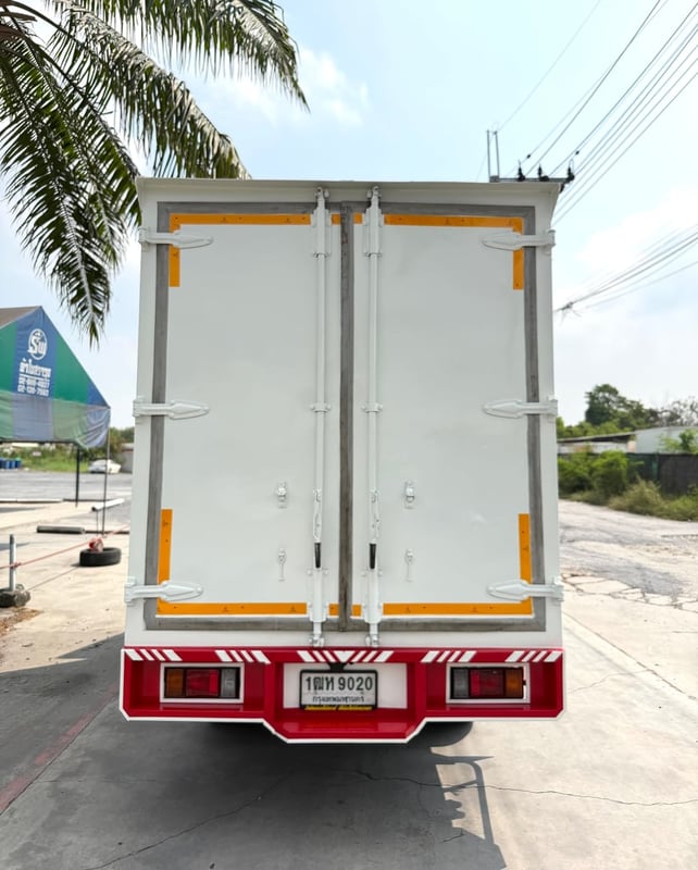ISUZU NLR 130แรงม้า (รถบรรทุก 4ล้อไม่ติดเวลา) ตู้แห้ง ปี 2559