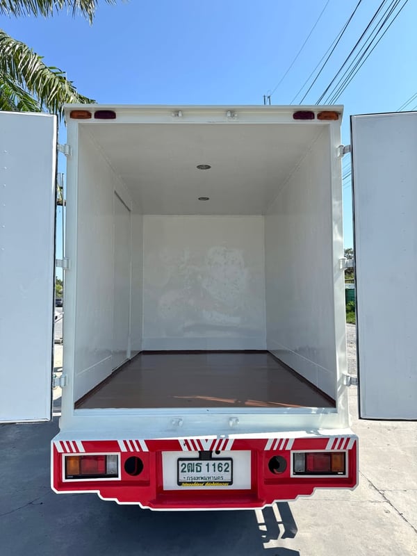 รถ ISUZU NLR 130 แรง ปี 2561 รถห้างแท้ (4 ล้อไม่ติดเวลา)