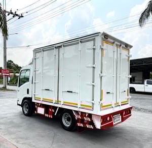 ISUZU NLR 130แรงม้า  4ล้อไม่ติดเวลา ตู้แห้ง 10 บาน  ปี2019 ไมล์ 95,000