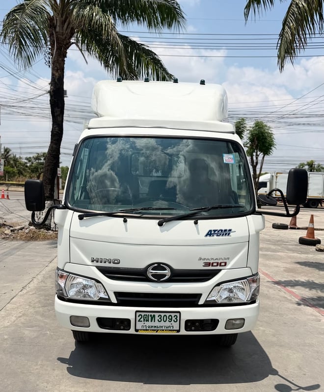 รถ HINO 300 ATOM ( 4 ล้อป้ายเล็กไม่ติดเวลา)  ปี 2561  รถสวย ไมล์ 84,955 มือเดียว  ออกจากห้าง
