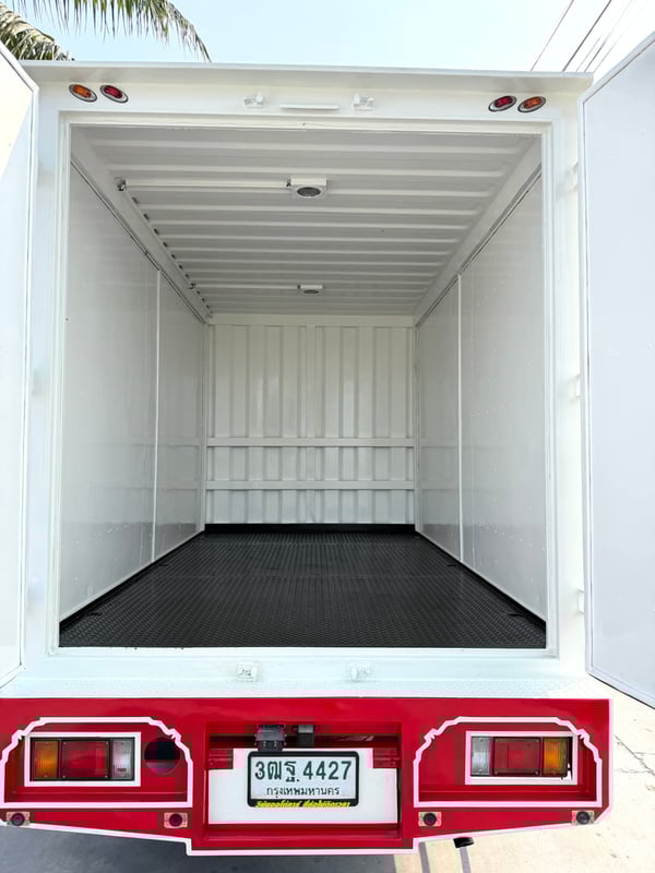 รถ ISUZU NLR 130 แรง ปี 2564  (รถห้างแท้ )  #ตู้แห้ง10บาน ยาว3.20 ม.กว้าง 1.90 ม. รถสวยมาก มือเดียว