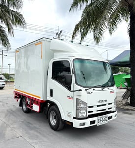 รถ ISUZU NLR 130 แรง ปี 2556 รถห้างแท้  (4 ล้อไม่ติดเวลา)  รถสวยมาก  มือเดียว  