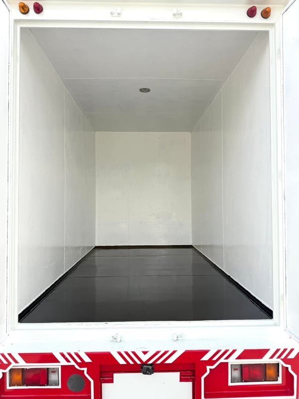 รถ ISUZU NLR 130 แรง ปี 2555 รถห้างแท้  (4 ล้อไม่ติดเวลา) ตู้แห้ง #ยาว 3.30 ม.#กว้าง 1.90 ม.