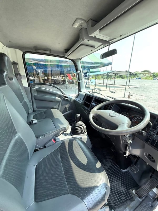รถ ISUZU NLR 130 แรง ปี 2555 รถห้างแท้  (4 ล้อไม่ติดเวลา) กะบะคอกสูง ยาว 3.30 ม.กว้าง 1.90 ม. รถมือเดียว สวยมาก