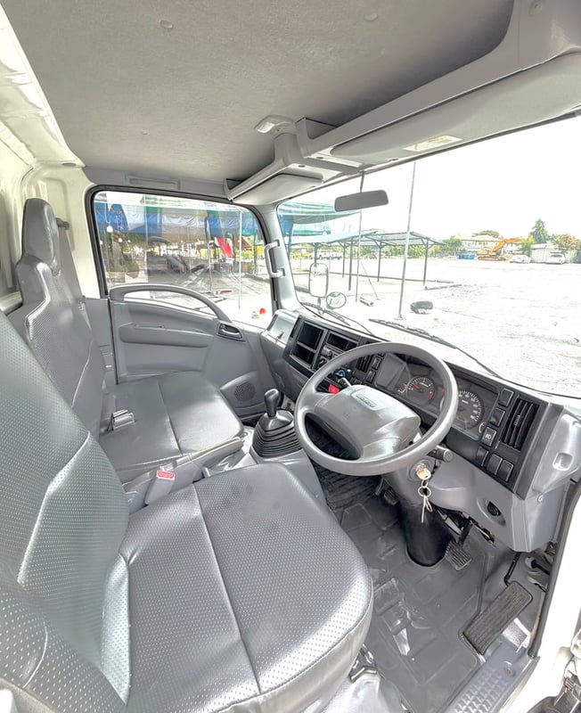 รถ ISUZU NLR 130 แรง ปี 2564  รถห้างแท้   (4 ล้อไม่ติดเวลา)  กะบะคอกสูง ยาว 3.50 ม.กว้าง 1.90 ม. รถสวย มือเดียว 