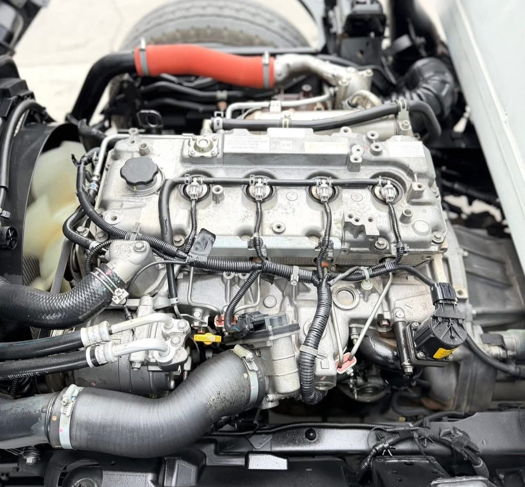 ISUZU NLR 130แรงม้า รถบรรทุก 4ล้อ ไม่ติดเวลา ตู้แห้ง 3 บาน ปี 2561