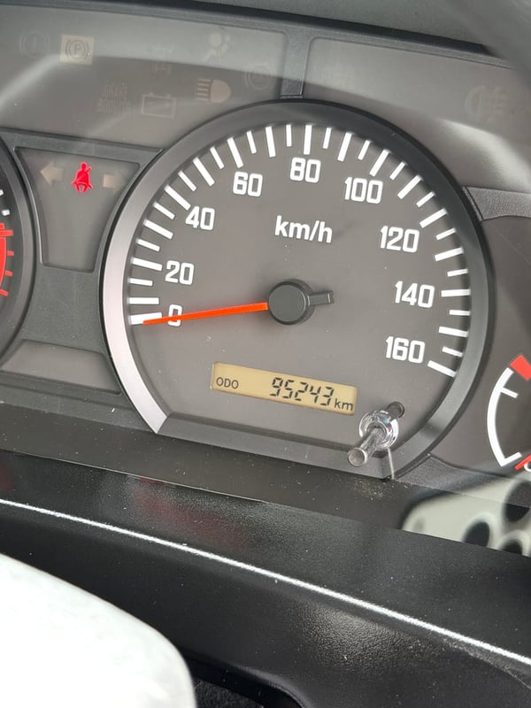 ISUZU NLR 130แรงม้า  4ล้อไม่ติดเวลา ตู้แห้ง 10 บาน  ปี2019 ไมล์ 95,000