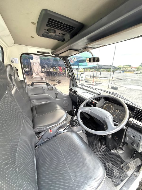 ISUZU NKR 100 แรงเทอร์โบ ( 4ล้อ ไม่ติดเวลา) กระบะเหล็ก ปี 2004 