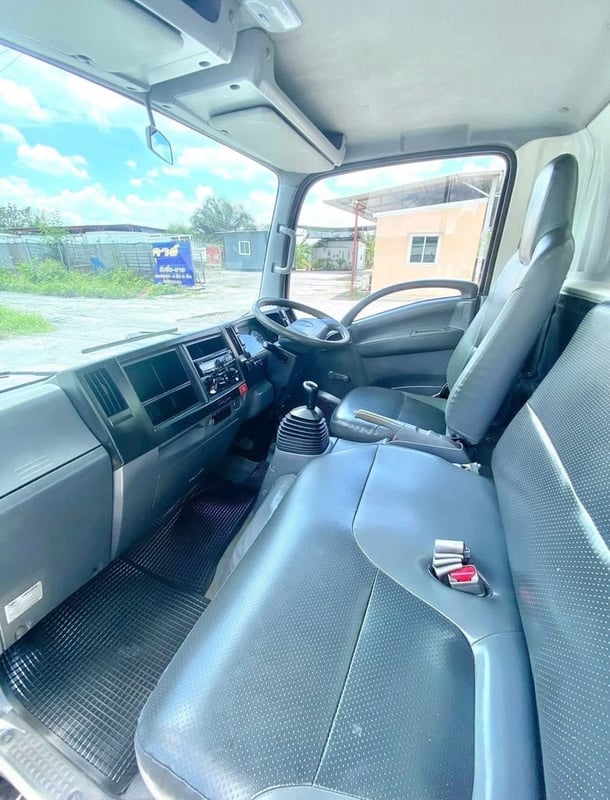 ISUZU NLR 130แรงม้า (รถบรรทุก 4ล้อไม่ติดเวลา) ตู้แห้ง ปี 2559