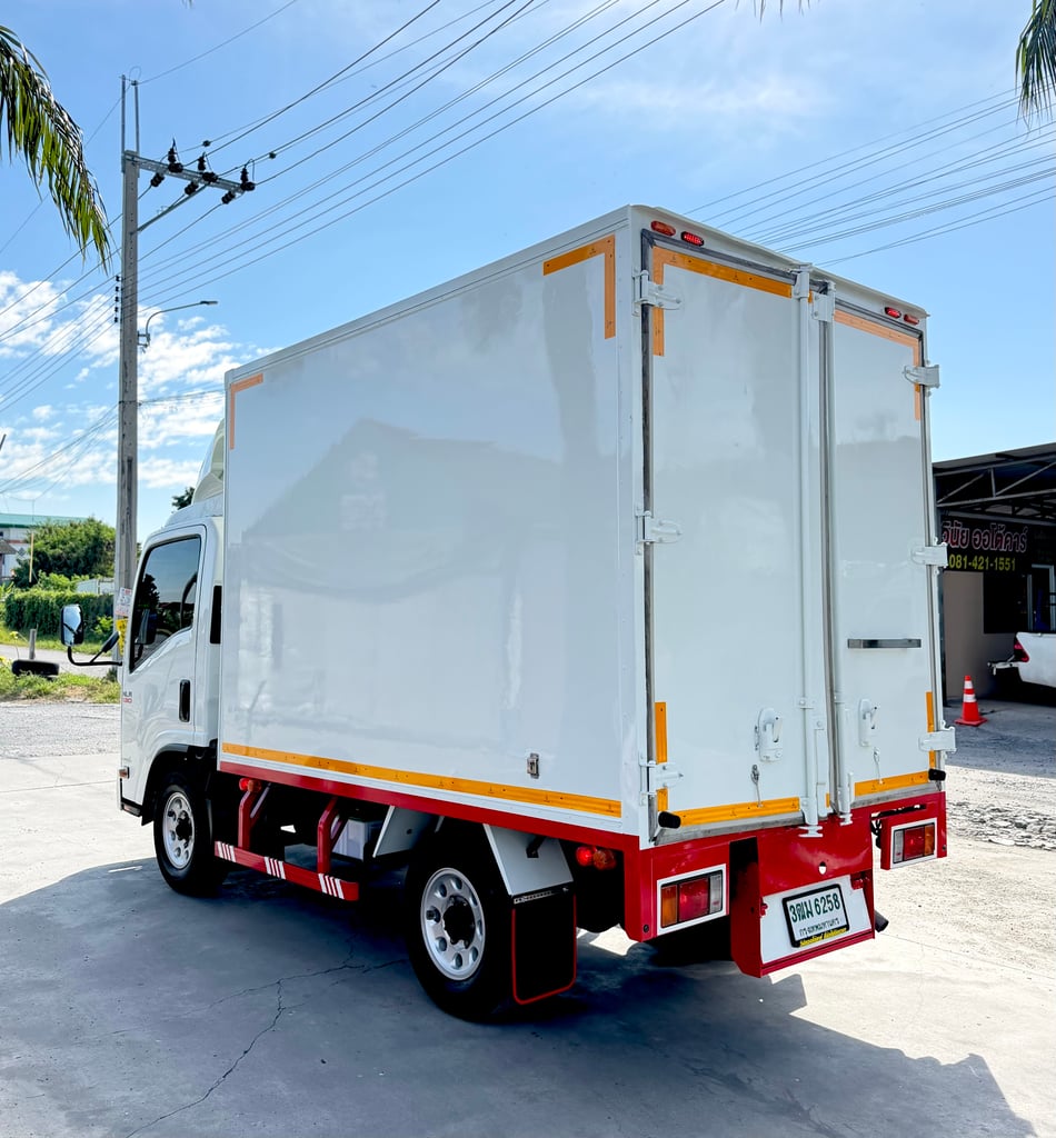 ISUZU NLR 130 แรงม้า รถบรรทุก 4 ล้อไม่ติดเวลา โฉมใหม่ ไฟโปรเจคเตอร์ ตู้แห้ง ปี 2565