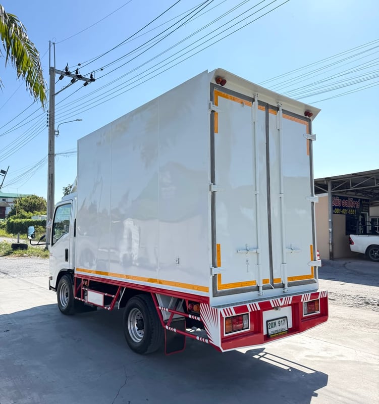 รถ ISUZU NLR 130 แรง ปี 2562  รถห้างแท้ ตู้แห้ง ยาว 3.20 ม.กว้าง 1.85 ม.สูง 2.10 ม.