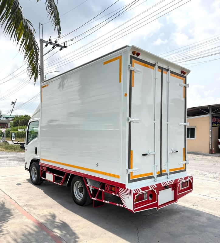 รถ ISUZU NLR 130 แรง ปี 2555 รถห้างแท้  (4 ล้อไม่ติดเวลา) ตู้แห้ง #ยาว 3.30 ม.#กว้าง 1.90 ม.