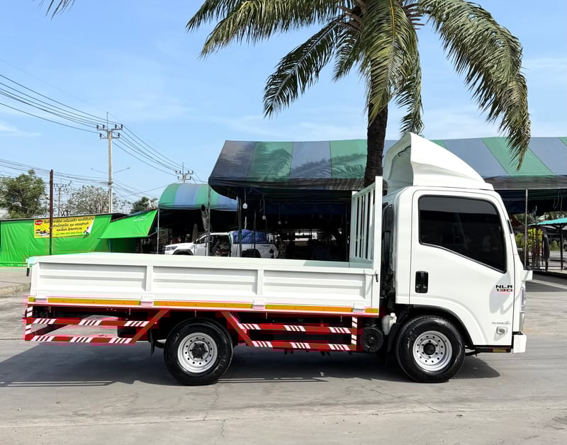 รถ ISUZU NLR 130 แรง ปี 2559 (รถห้างแท้ ) (4 ล้อไม่ติดเวลา) กะบะเหล็กเปิด 3 ด้าน ยาว 3.50 ม. กว้าง 2.00 ม. รถมือเดียว สวยมาก