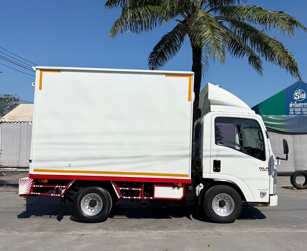 ISUZU NLR 130 แรงม้า รถบรรทุก 4 ล้อไม่ติดเวลา ตู้แห้ง ปี 2563 ISUZU NLR 130 แรงม้า รถบรรทุก 4 ล้อไม่ติดเวลา ตู้แห้ง ปี 2563