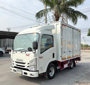 รถ ISUZU NLR 130 แรง ปี 2561 (รถห้างแท้ ) ตู้แห้ง 10 บาน ยาว3.20 ม.กว้าง 1.90 ม. รถ ISUZU NLR 130 แรง ปี 2561 (รถห้างแท้ ) ตู้แห้ง 10 บาน ยาว3.20 ม.กว้าง 1.90 ม.