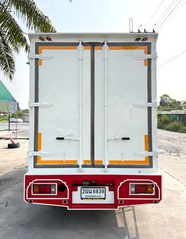 รถ ISUZU NLR 130 แรง ปี 2561 (รถห้างแท้ ) ตู้แห้ง 10 บาน ยาว3.20 ม.กว้าง 1.90 ม. รถ ISUZU NLR 130 แรง ปี 2561 (รถห้างแท้ ) ตู้แห้ง 10 บาน ยาว3.20 ม.กว้าง 1.90 ม.