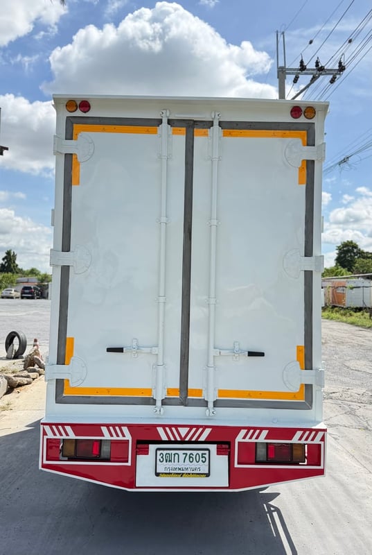 ISUZU NLR 130 แรงม้า ปี 2563 รถบรรทุก 4 ล้อ ตู้แห้ง เปิดรอบด้าน  สวยมาก พร้อมใช้งาน