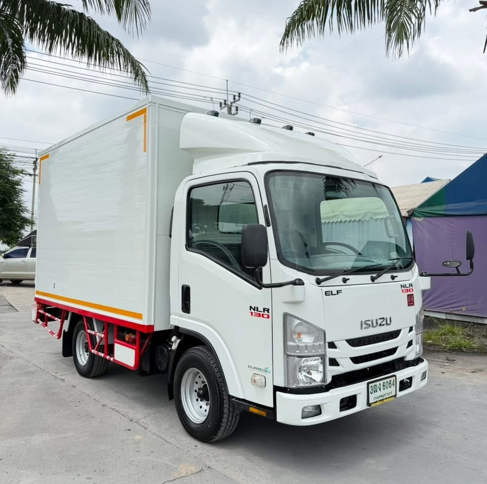 รถ ISUZU NLR 130 แรง ปี 2564 (รถห้างแท้ ) ไมล์น้อยมาก  มือเดียว สวยมาก ตู้แห้ง ยาว 3.20 ม. กว้าง 1.90 ม.