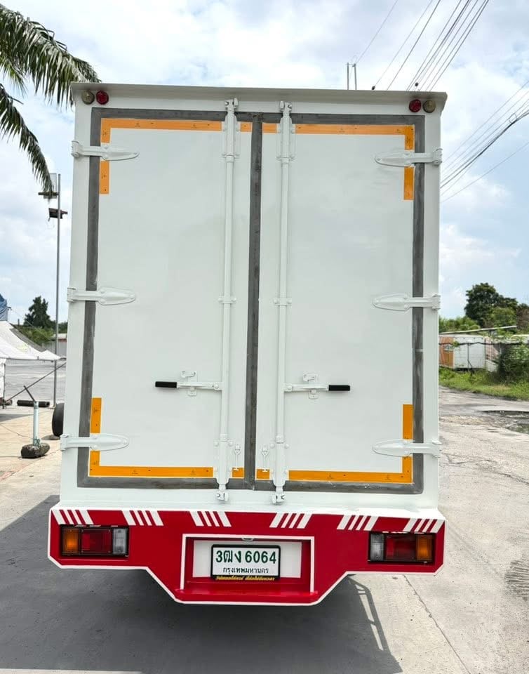 รถ ISUZU NLR 130 แรง ปี 2564 (รถห้างแท้ ) ไมล์น้อยมาก  มือเดียว สวยมาก ตู้แห้ง ยาว 3.20 ม. กว้าง 1.90 ม.