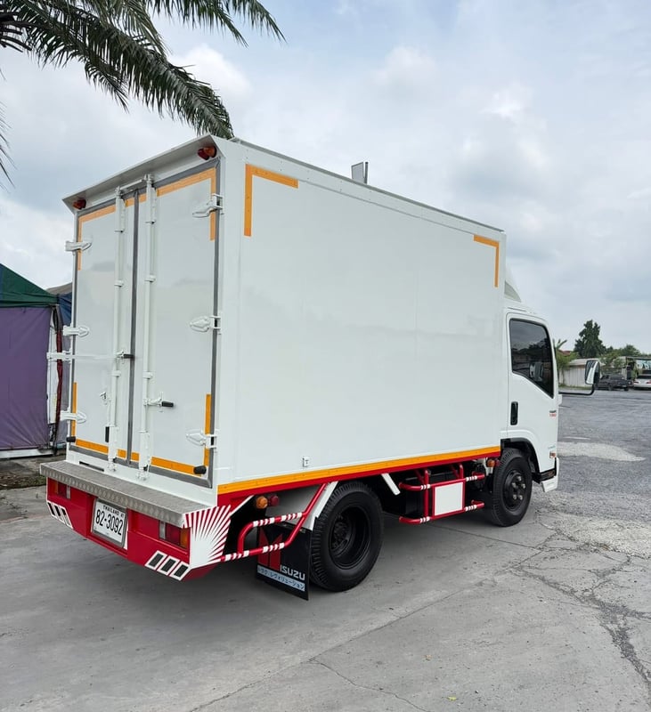 ISUZU NMR 130แรงม้า รถบรรทุก 6ล้อ ตู้แห้ง ปี2021 เลขไมล์ 42,000 กม. ISUZU NMR 130แรงม้า รถบรรทุก 6ล้อ ตู้แห้ง ปี2021 เลขไมล์ 42,000 กม.