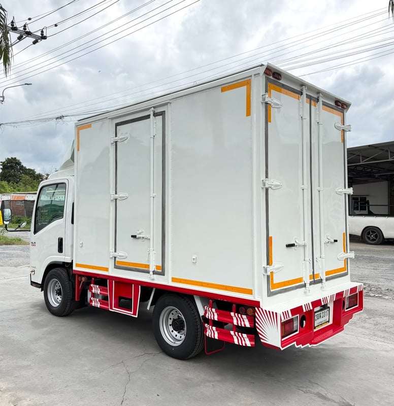 ISUZU NLR 130 แรงม้า รถบรรทุก 4 ล้อไม่ติดเวลา ตู้แห้ง ปี 2563