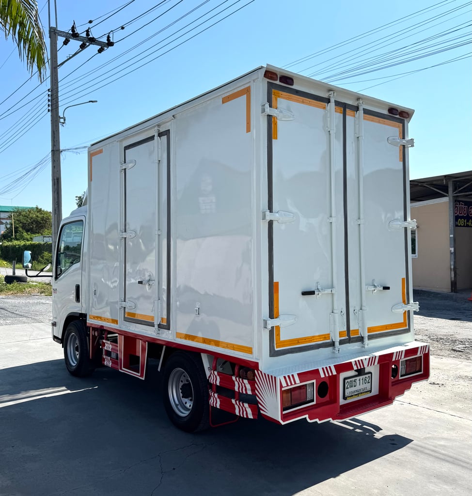 ISUZU NLR 130แรงม้า รถบรรทุก 4ล้อ ไม่ติดเวลา ตู้แห้ง 3 บาน ปี 2561