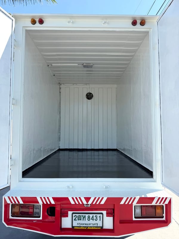 ISUZU NLR 130 แรงม้า รถบรรทุก 4 ล้อไม่ติดเวลา ตู้แห้ง ปี 2563 ISUZU NLR 130 แรงม้า รถบรรทุก 4 ล้อไม่ติดเวลา ตู้แห้ง ปี 2563