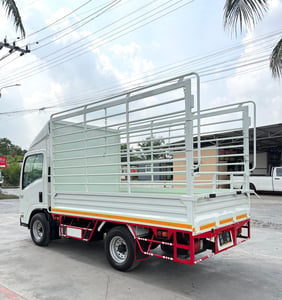 รถ ISUZU NLR 130 แรง ปี 2555 รถห้างแท้  (4 ล้อไม่ติดเวลา) กะบะคอกสูง ยาว 3.30 ม.กว้าง 1.90 ม. รถมือเดียว สวยมาก