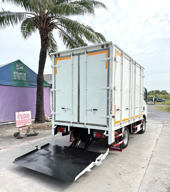 ISUZU NLR 130แรงม้า รถบรรทุก 4 ล้อไม่ติดเวลา ตู้แห้งท้ายลิฟท์ ปี 2562 เลขไมล์ 62,730 กม. ISUZU NLR 130แรงม้า รถบรรทุก 4 ล้อไม่ติดเวลา ตู้แห้งท้ายลิฟท์ ปี 2562 เลขไมล์ 62,730 กม.