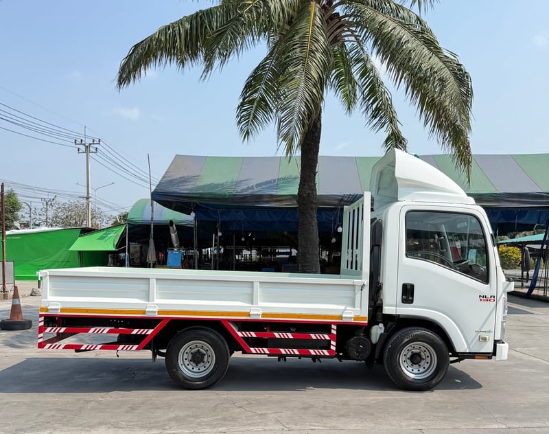 รถ ISUZU NLR 130 แรง ปี 2560 (รถห้างแท้ ) (4 ล้อไม่ติดเวลา) กะบะเหล็กเปิด 3 ด้าน ยาว3.50 ม. กว้าง1.95 ม. รถสวย มือเดียว