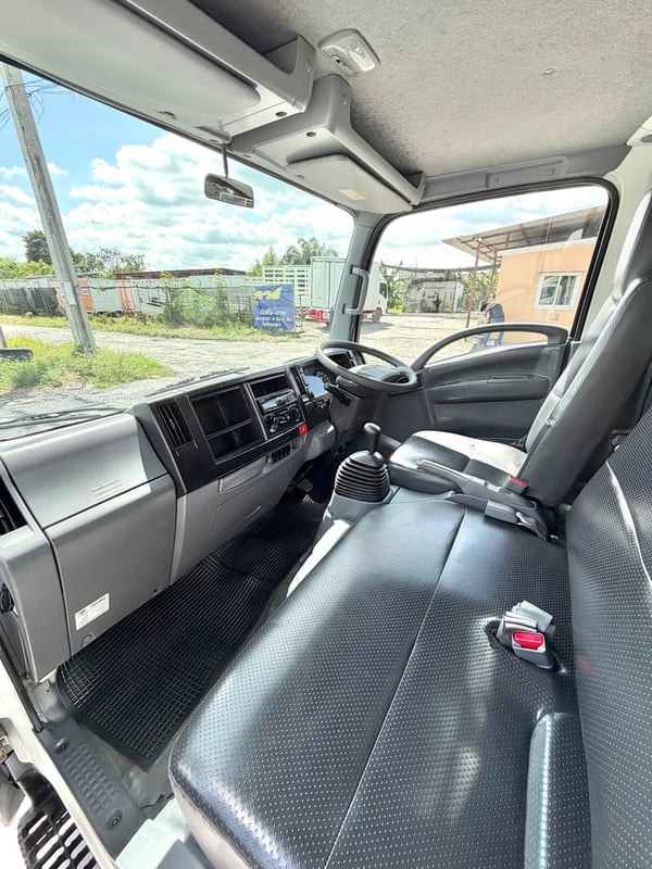 ISUZU NLR 130 แรงม้า ปี 2563 รถบรรทุก 4 ล้อ ตู้แห้ง เปิดรอบด้าน  สวยมาก พร้อมใช้งาน