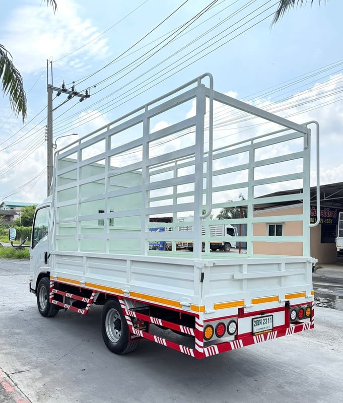 รถ ISUZU NLR 130 แรง ปี 2563 (รถห้างแท้ ) กะบะเหล็กคอกสูง  ยาว 3.50 ม.มือเดียว รถสวยมาก
