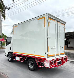 รถ ISUZU NLR 130 แรง ปี 2556 รถห้างแท้  (4 ล้อไม่ติดเวลา)  รถสวยมาก  มือเดียว  