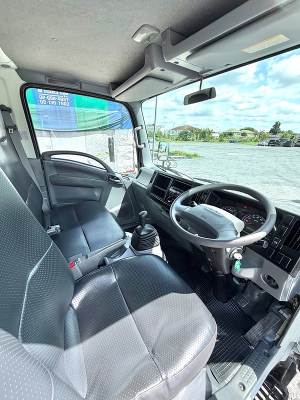 ISUZU NLR 130 แรงม้า ปี 2563 รถบรรทุก 4 ล้อ ตู้แห้ง เปิดรอบด้าน  สวยมาก พร้อมใช้งาน