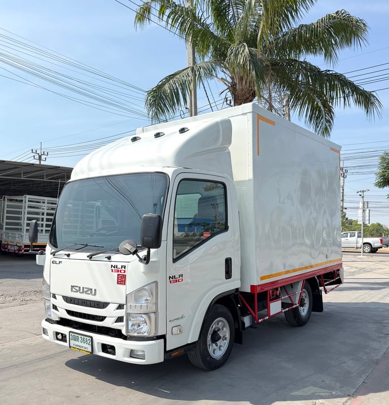 รถ ISUZU NLR 130 แรง ปี 2565 (รถห้างแท้ ) (4 ล้อไม่ติดเวลา) #รุ่นใหม่ ไมล์น้อย  ตู้แห้ง  ยาว 3.20 ม. รถสวย มือเดียว 