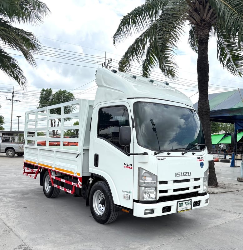 รถ ISUZU NLR 130 แรง ปี 2560 (รถห้างแท้ ) (4 ล้อไม่ติดเวลา) รถสวย มือเดียว  กะบะคอกสูง ยาว3.50 ม. กว้าง1.90 ม. สูง 1.50 ม.  