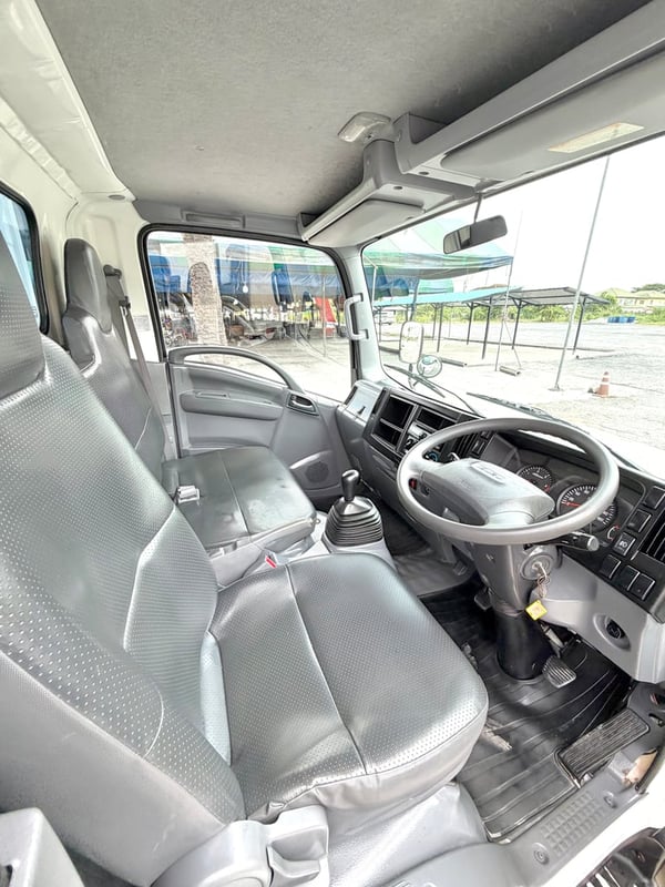 ISUZU NLR 130แรงม้า  4ล้อไม่ติดเวลา ตู้แห้ง 10 บาน  ปี2019 ไมล์ 95,000