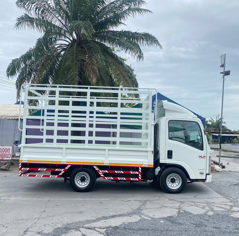 ISUZU NLR 130แรงม้า รถบรรทุก 4ล้อ  ปี2018 กระบะเหล็กคอกสูงใหม่ ยาว 3.50 เมตร