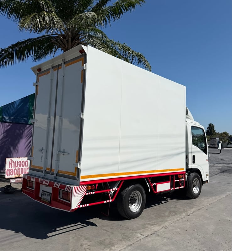 รถ ISUZU NLR 130 แรง ปี 2561 รถห้างแท้ (4 ล้อไม่ติดเวลา)
