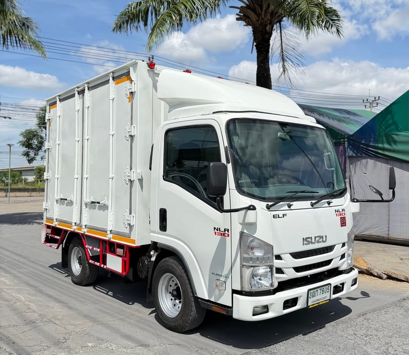 ISUZU NLR 130 แรงม้า ปี 2563 รถบรรทุก 4 ล้อ ตู้แห้ง เปิดรอบด้าน  สวยมาก พร้อมใช้งาน